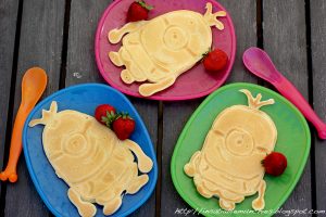 Pancakes shaped like the minions from Despicable Me
