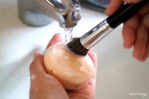 The 1 Step Method To Cleaning Your Makeup Brushes